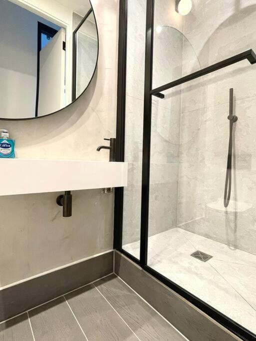 & Stylish 2 Bedroom Apartamento *